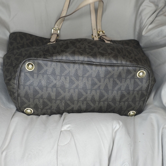 Micheal Kors Chocolate EAST West Shopper TOTE - Picture 6 of 7